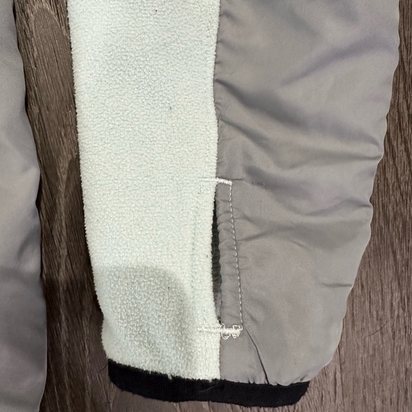 Under Armour Hooded Cold Gear Women’s M Fleece - Picture 5 of 8